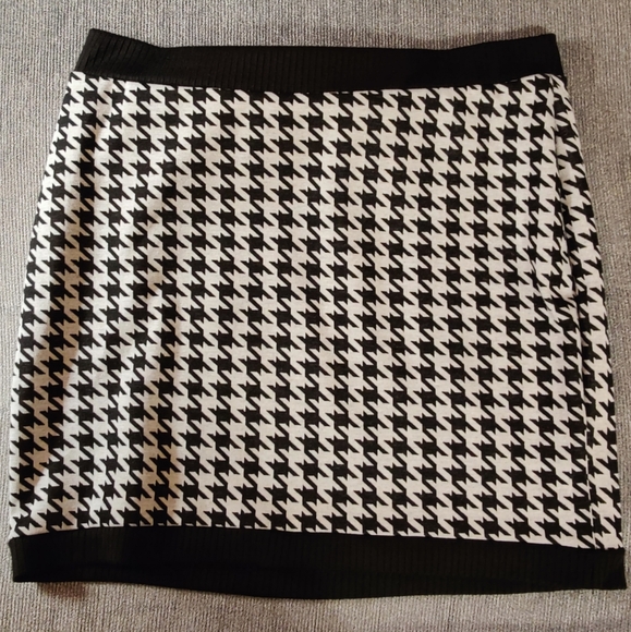 Luna Chix Houndstooth Mini Skirt - Picture 1 of 4